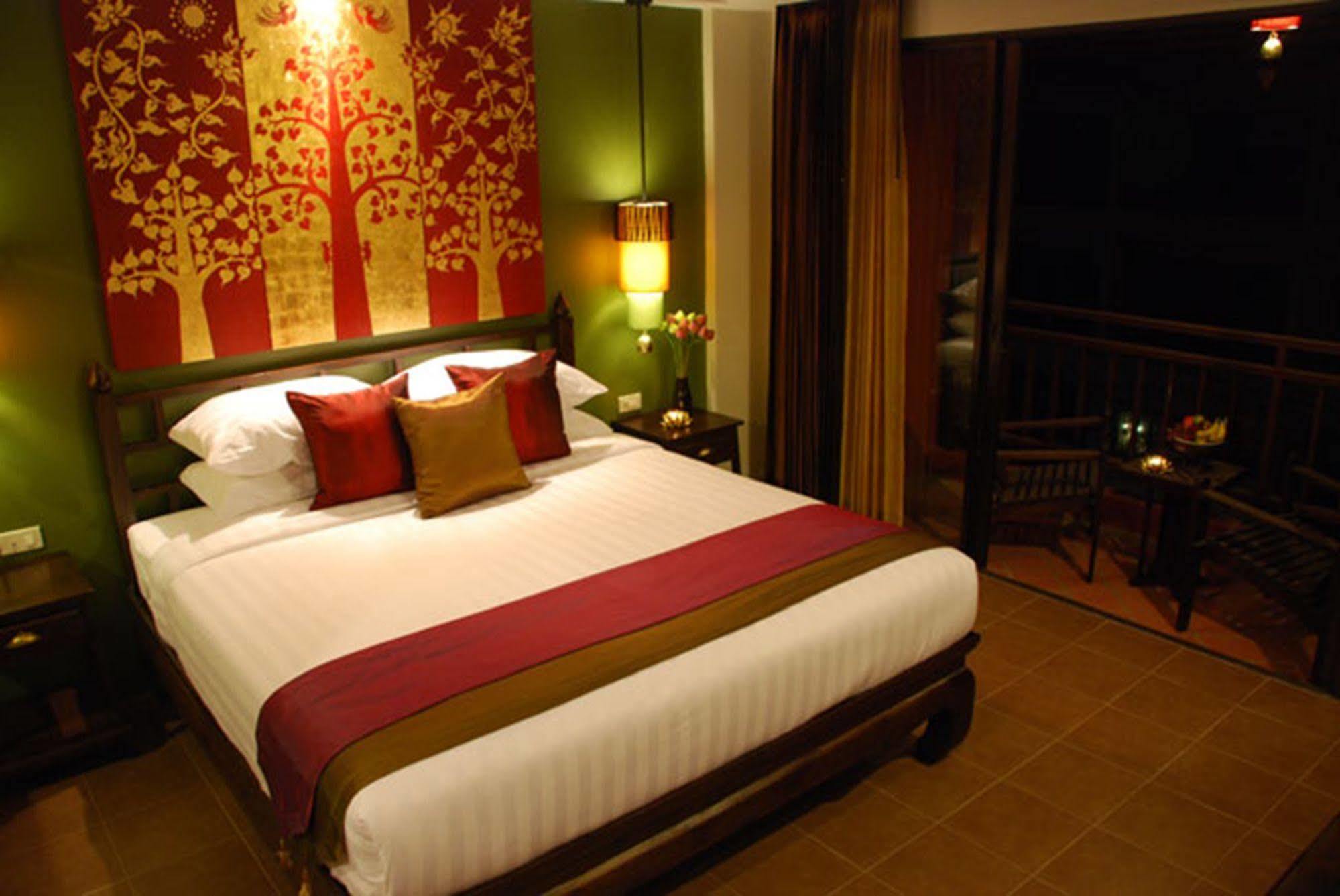 Siralanna Hotel Patong Екстер'єр фото